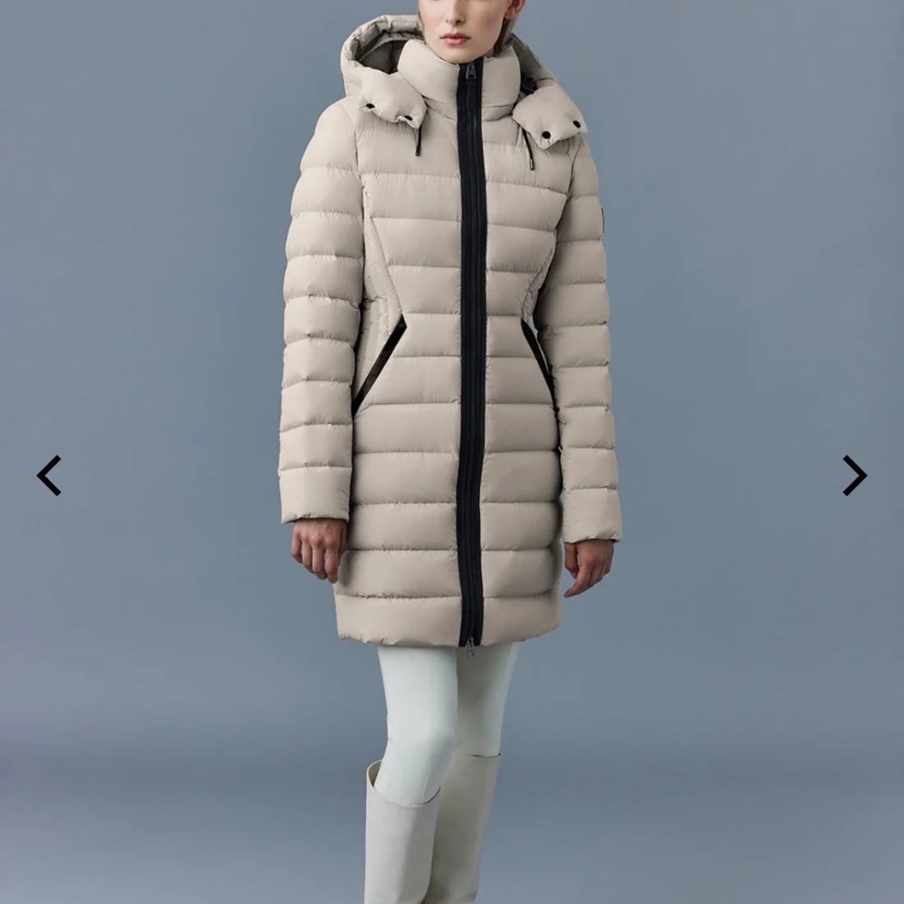 Very lightly used makage coat.